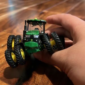 1/64 John Deere tractor